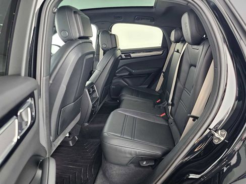 Used 2023 Porsche Cayenne Platinum Edition image 16