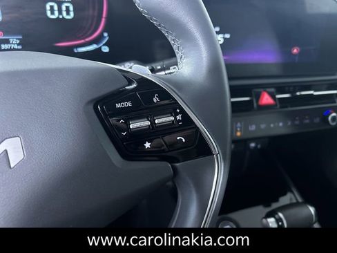 New 2023 Kia Niro EX Touring image 16
