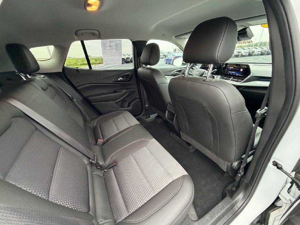 Used 2025 Chevrolet Trax LT FWD image 25