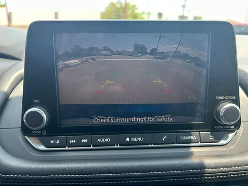 Used 2025 Nissan Rogue SV FWD image 25