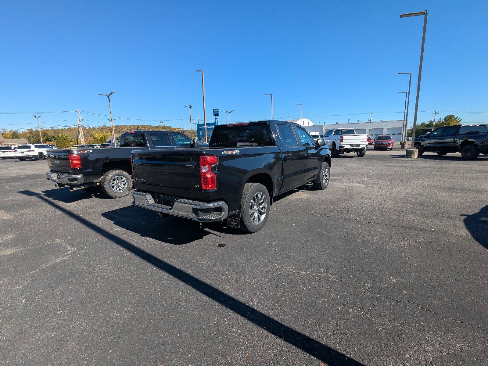 Used 2023 Chevrolet Silverado 1500 LT AWD/4WD image 8