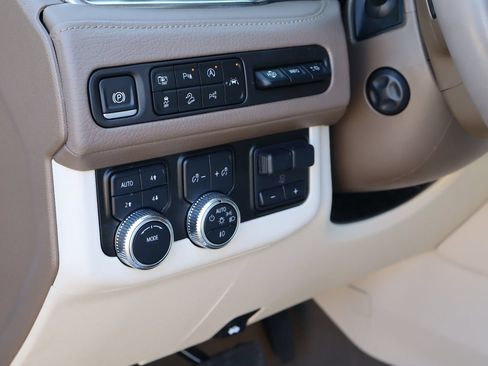 Used 2024 GMC Yukon XL Denali w/ Advanced Technology Package AWD/4WD image 28
