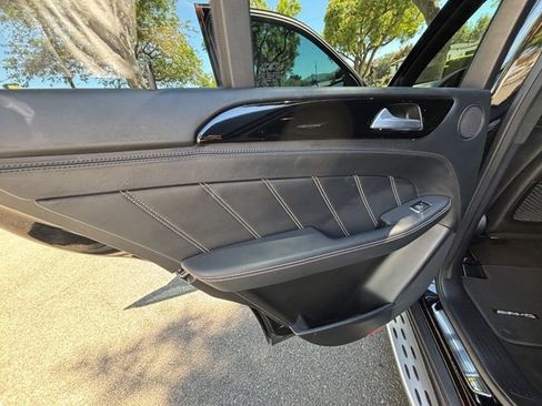 Used 2015 Mercedes-Benz ML 63 AMG 4MATIC w/ AMG Performance Package image 38