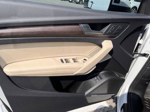 Used 2025 Audi Q5 e Premium Plus w/ Premium Plus Package image 8