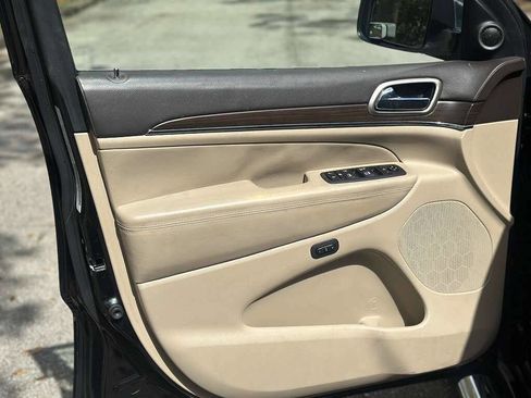 Used 2014 Jeep Grand Cherokee Overland w/ Advanced Technology Group image 10