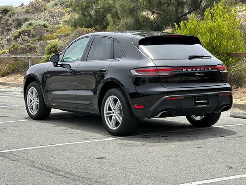 Used 2025 Porsche Macan image 3