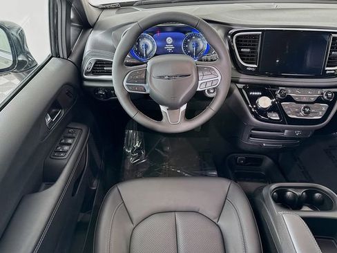 New 2026 Chrysler Pacifica Select image 21