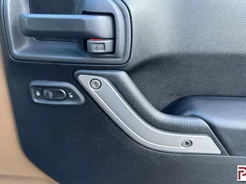 Used 2013 Jeep Wrangler Unlimited Sahara w/ Connectivity Group image 21