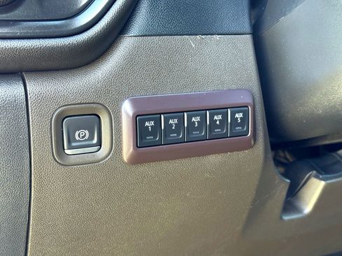 Used 2024 Chevrolet Silverado 3500 W/T image 14