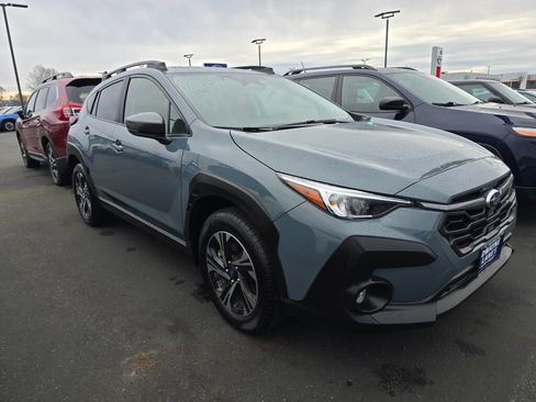 Used 2024 Subaru Crosstrek 2.0i Premium image 3