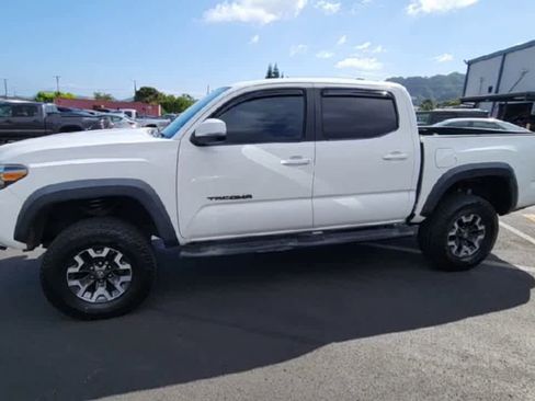 Used 2017 Toyota Tacoma TRD Off-Road image 4