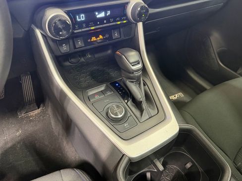 Used 2024 Toyota RAV4 SE w/ Convenience Package AWD/4WD image 28