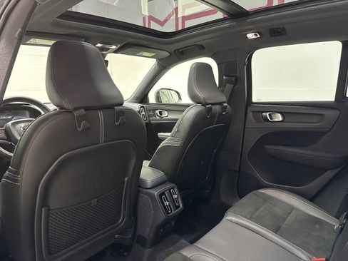 Used 2021 Volvo XC40 T5 R-Design w/ Climate Package image 29