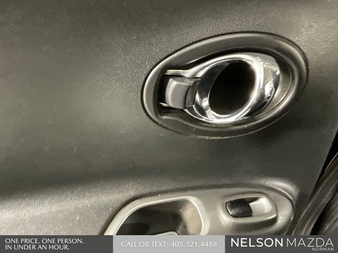 Used 2015 Nissan Juke SV w/ Technology Package image 23