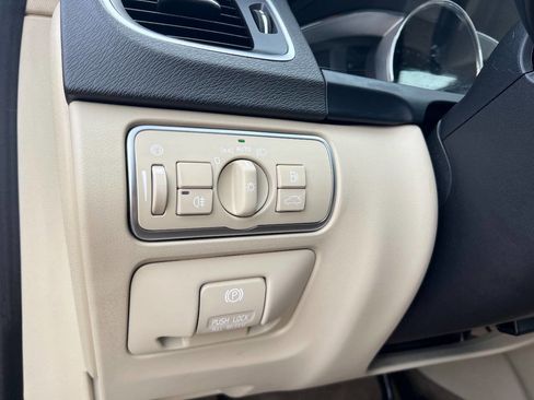 Used 2015 Volvo V60 T5 Premier Plus image 9