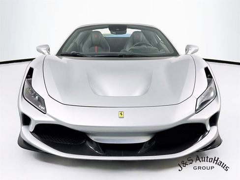 Used 2021 Ferrari F8 Tributo RWD image 2