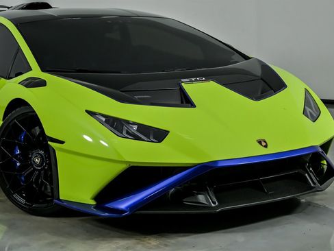 Used 2022 Lamborghini Huracan STO image 3