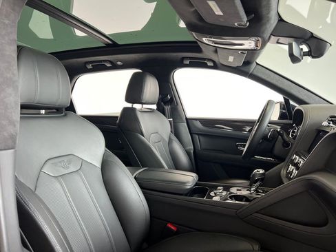 Used 2022 Bentley Bentayga image 27
