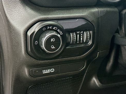 Used 2020 Jeep Gladiator Overland image 17