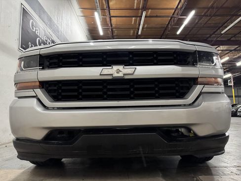 Used 2018 Chevrolet Silverado 1500 Custom w/ Custom Value Package image 4