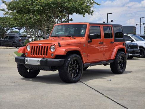 Used 2015 Jeep Wrangler Unlimited Sahara w/ Connectivity Group AWD/4WD image 2