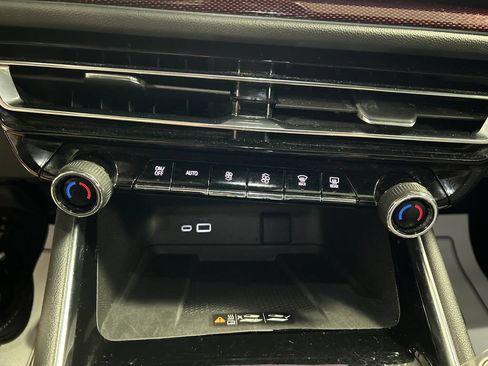 Used 2024 Chevrolet Traverse Z71 w/ LPO, Floor Liner Package AWD/4WD image 19