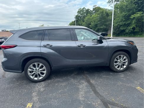 Used 2023 Toyota Highlander Limited FWD image 15