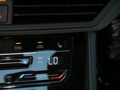 Certified 2025 Volkswagen Jetta Sport FWD image 28