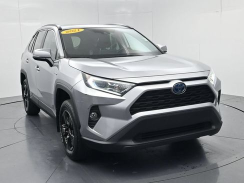 Used 2021 Toyota RAV4 XLE w/ Convenience Package AWD/4WD image 2