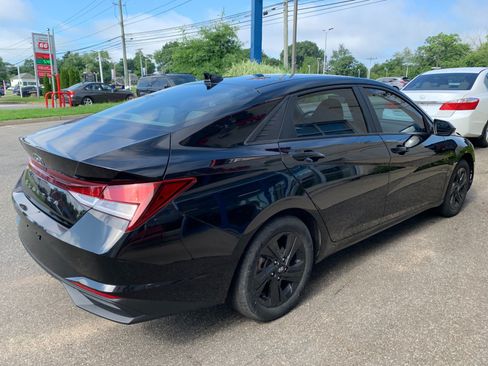 Used 2023 Hyundai Elantra SEL FWD image 7