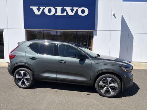 New 2026 Volvo XC40 B5 Core w/ Climate Package AWD/4WD image 5