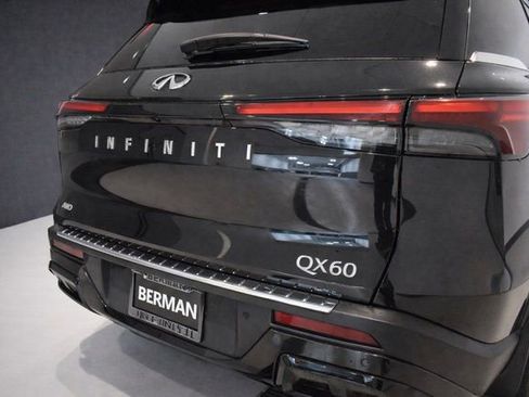 Used 2023 INFINITI QX60 Luxe w/ Performance Audio Package image 17