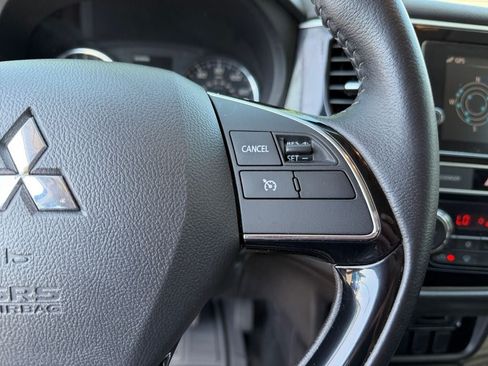 Used 2019 Mitsubishi Outlander SE AWD/4WD image 16