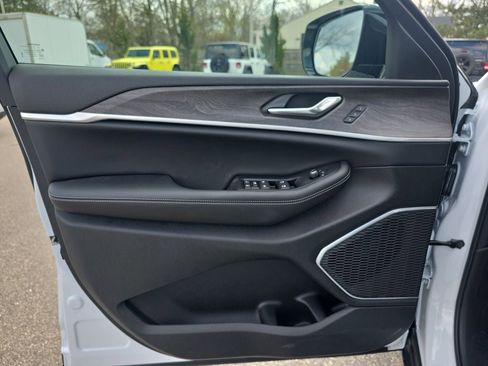 New 2026 Jeep Grand Cherokee L Limited image 29