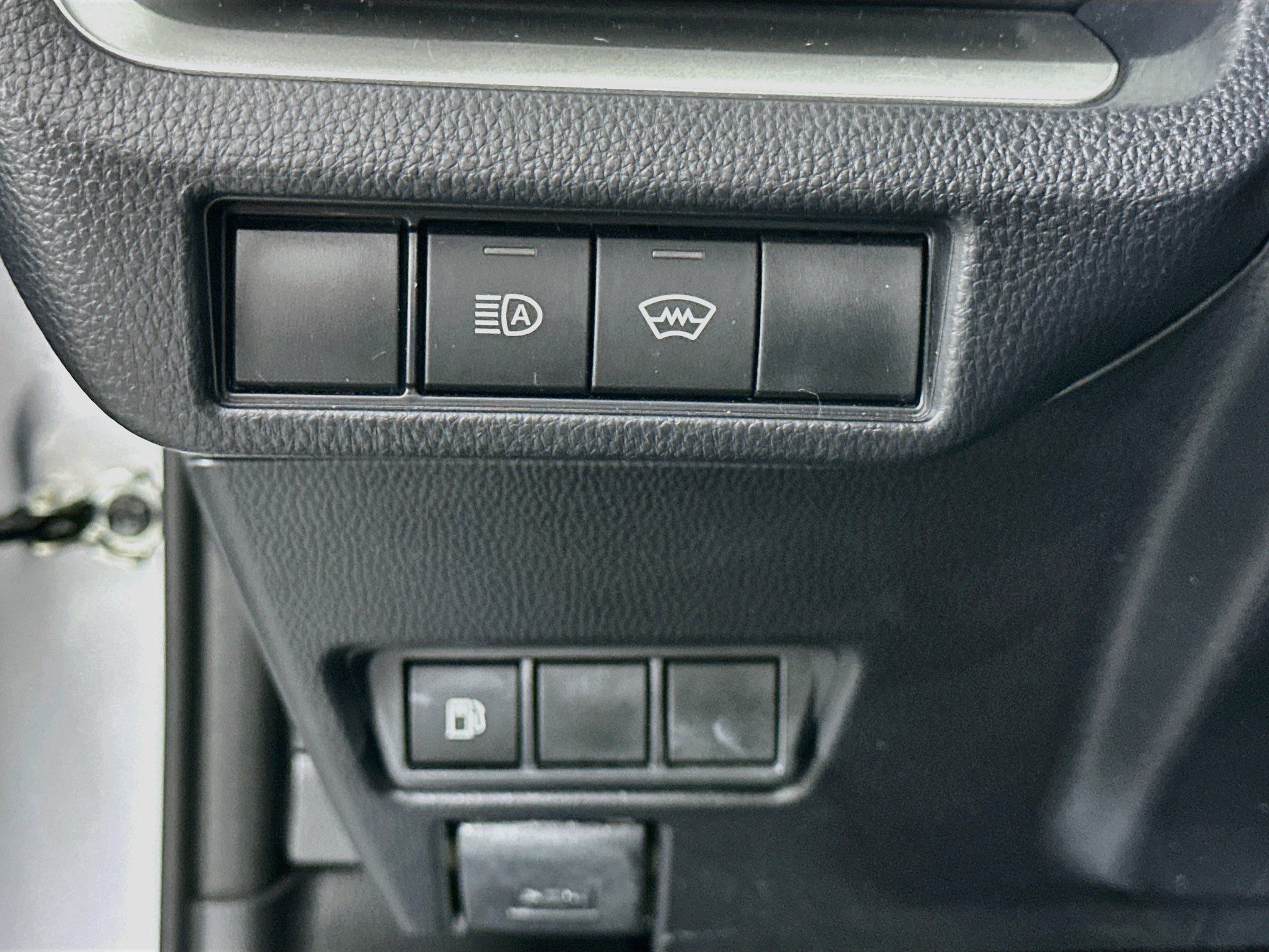 Used 2026 Toyota Prius LE FWD image 17