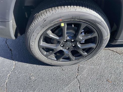 New 2026 Jeep Compass Latitude image 36