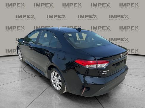 Used 2025 Toyota Corolla LE w/ Convenience Package FWD image 3