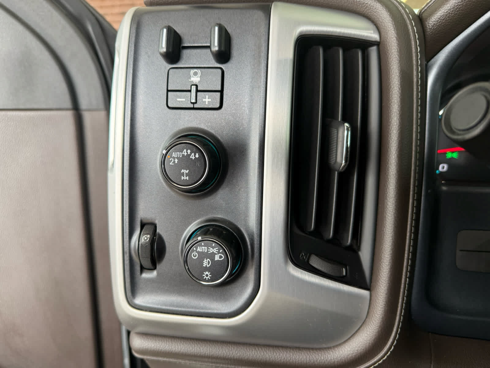Used 2018 GMC Sierra 1500 SLT AWD/4WD image 11