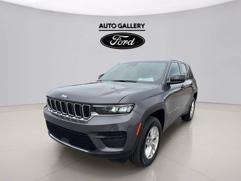Used 2025 Jeep Grand Cherokee Laredo X RWD image 1