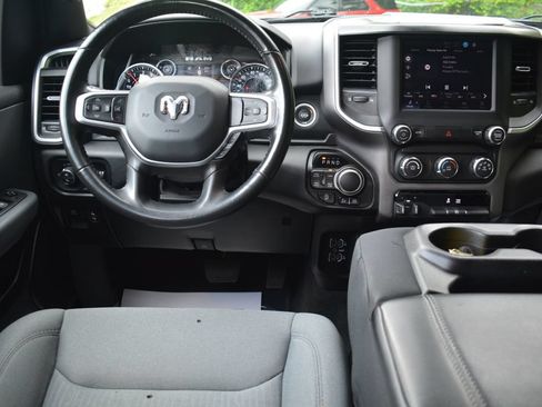 Used 2022 RAM 1500 Big Horn AWD/4WD image 3