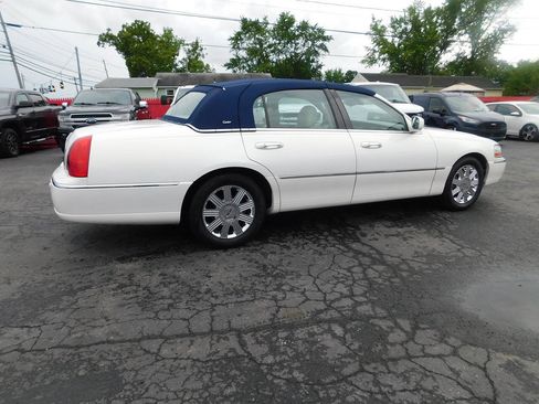 Used 2003 Lincoln Town Car Cartier RWD image 36