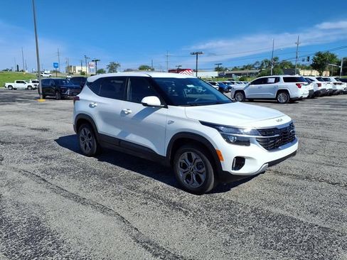 Used 2024 Kia Seltos LX AWD/4WD image 11
