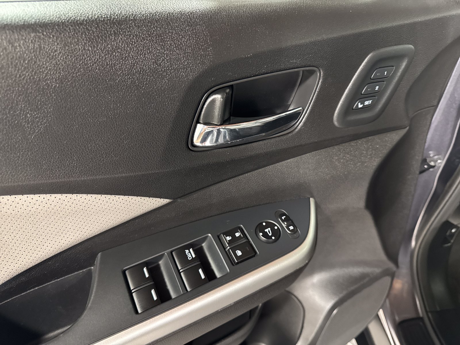Used 2016 Honda CR-V Touring image 17
