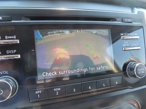 Used 2018 Nissan Titan SV AWD/4WD image 28