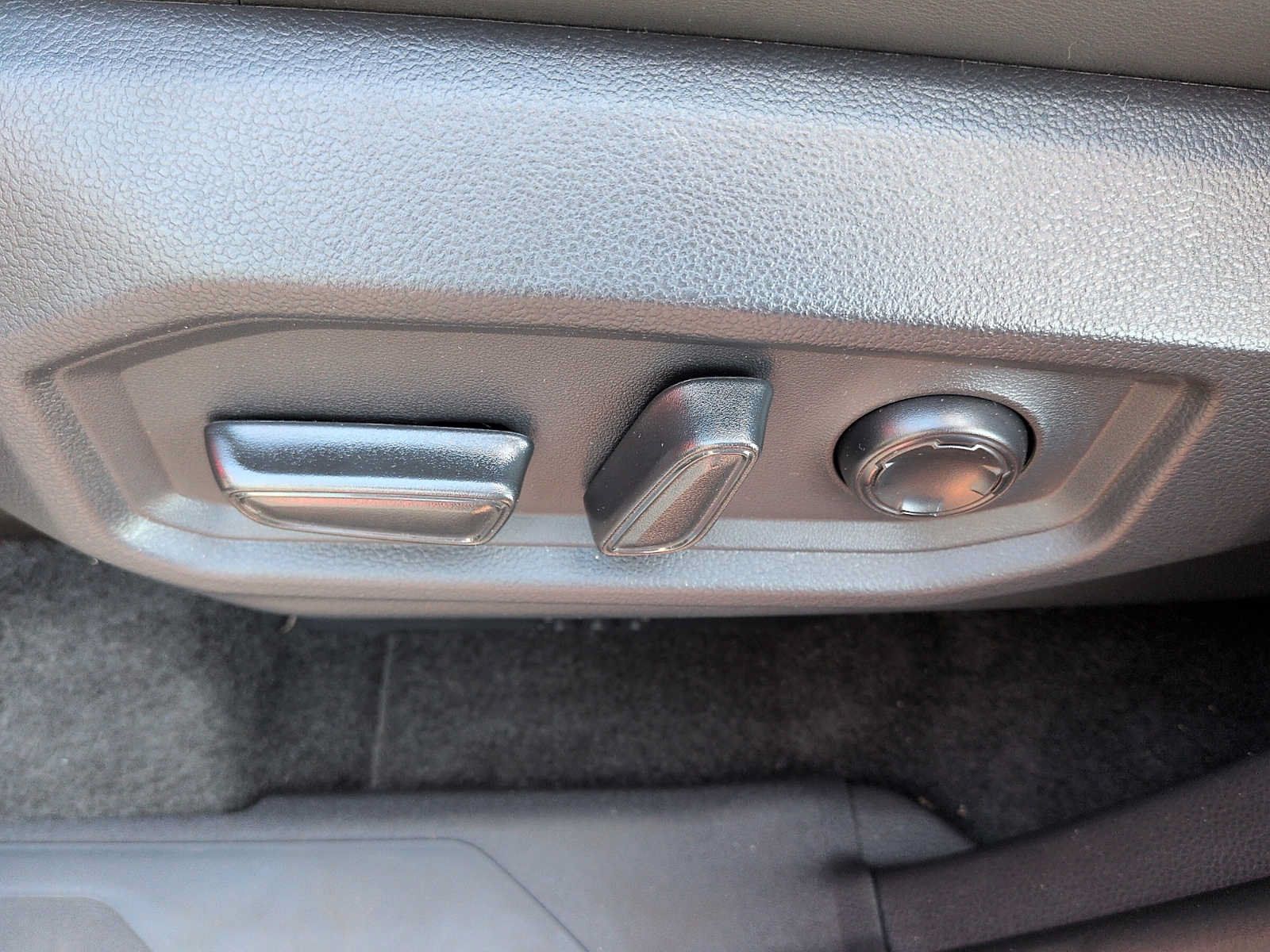 Used 2025 Toyota Sequoia Platinum AWD/4WD image 14