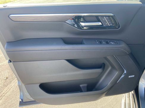 New 2026 Chevrolet Suburban Premier w/ Sun And Tow Package image 23