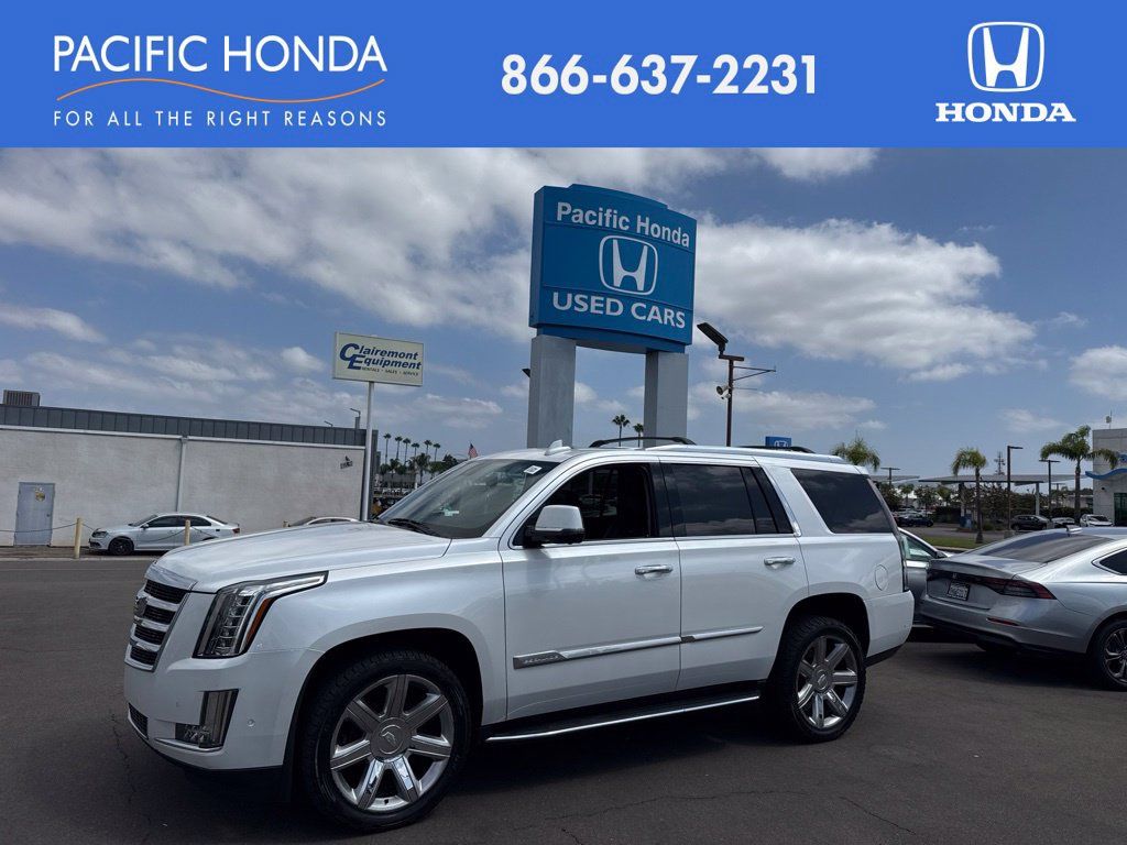 Used 2020 Cadillac Escalade Luxury RWD image 1