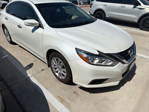 Used 2016 Nissan Altima 2.5 S w/ Power Driver Seat Package FWD image 3