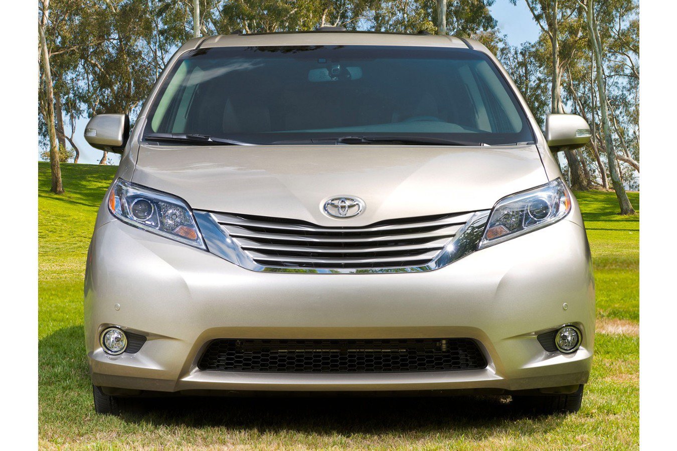 Certified 2017 Toyota Sienna XLE FWD image 2