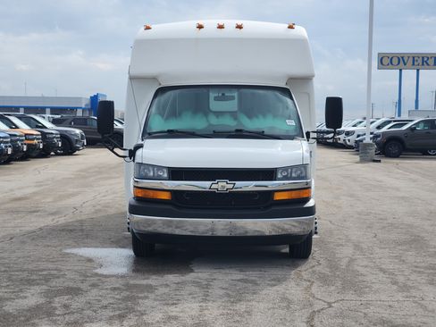 Used 2016 Chevrolet Express 3500 w/ Shuttle Bus Package RWD image 2